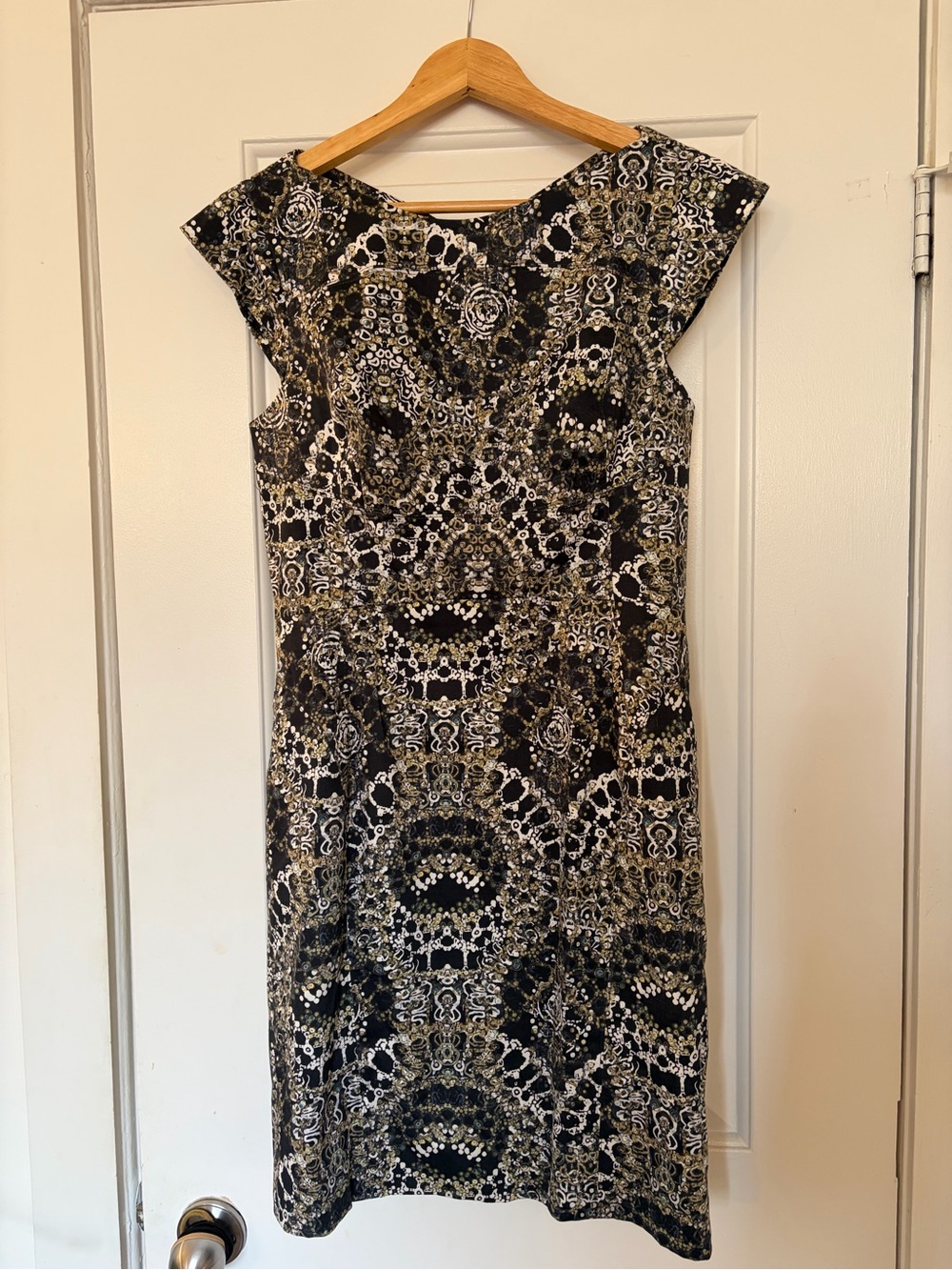 Cap-Sleeve Sheath Dress in Black and Gold